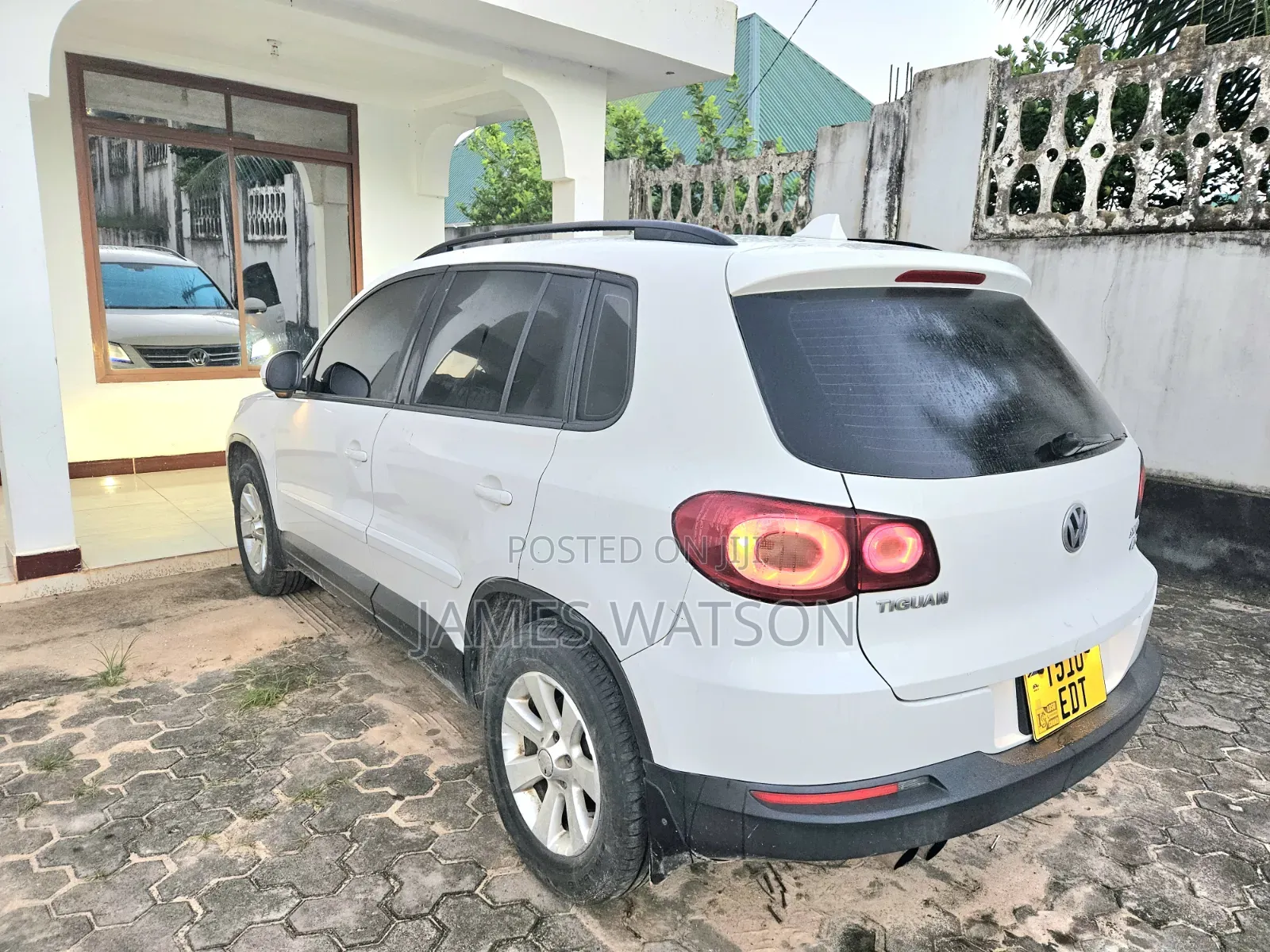 Volkswagen Tiguan 2011 White