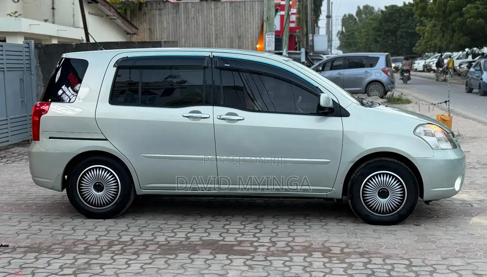 Toyota Raum 2008 Silver
