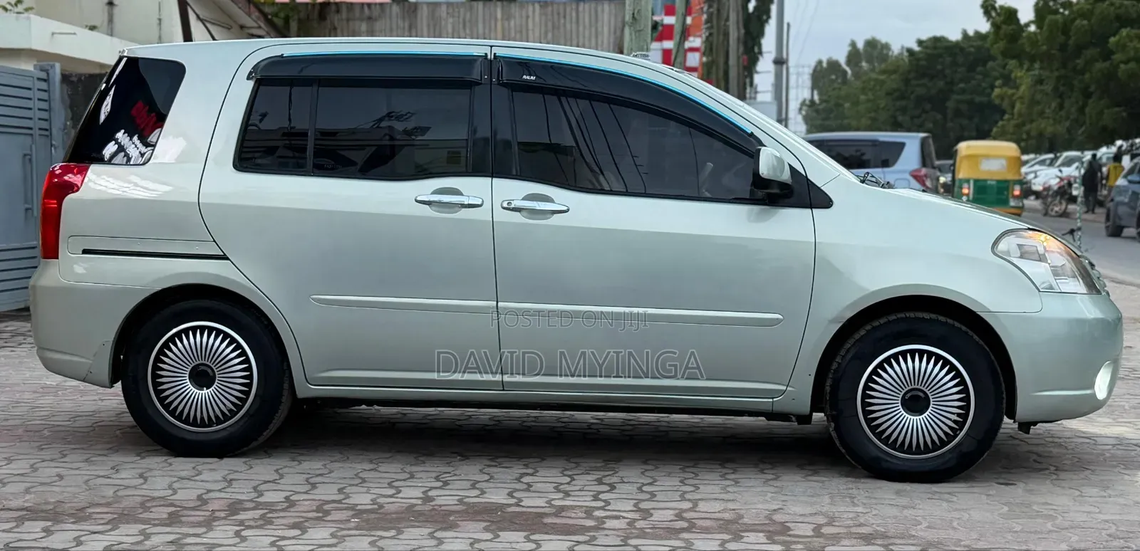 Toyota Raum 2008 Silver