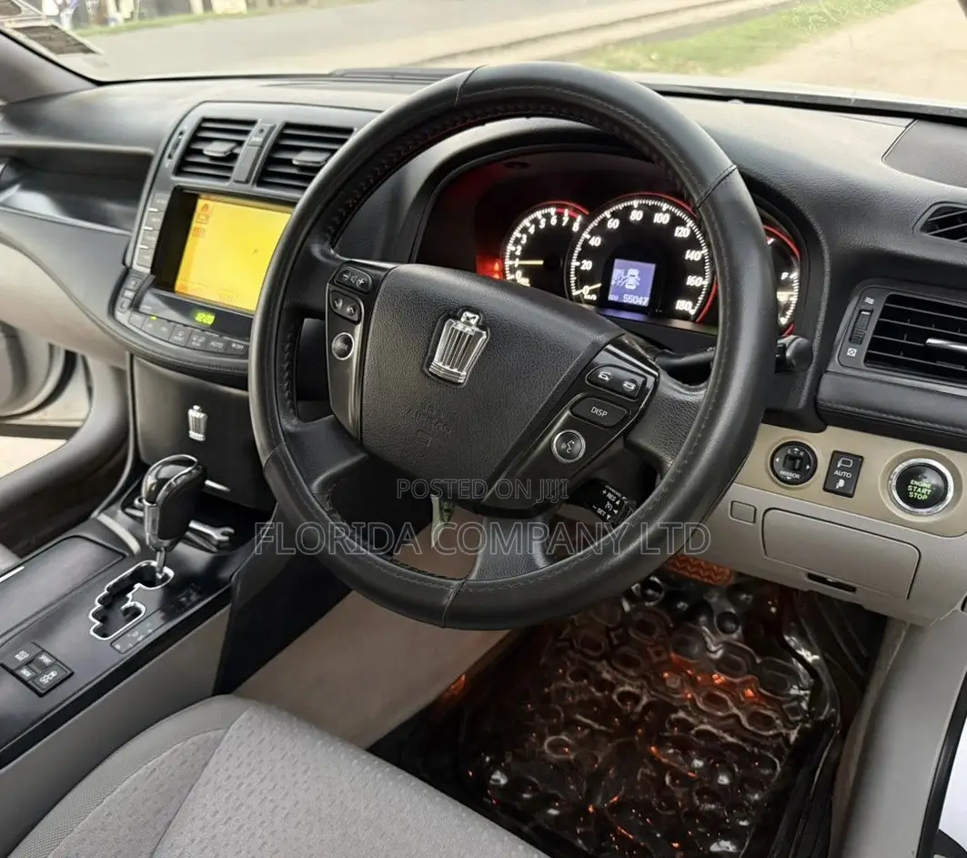 Toyota Crown 2006 White