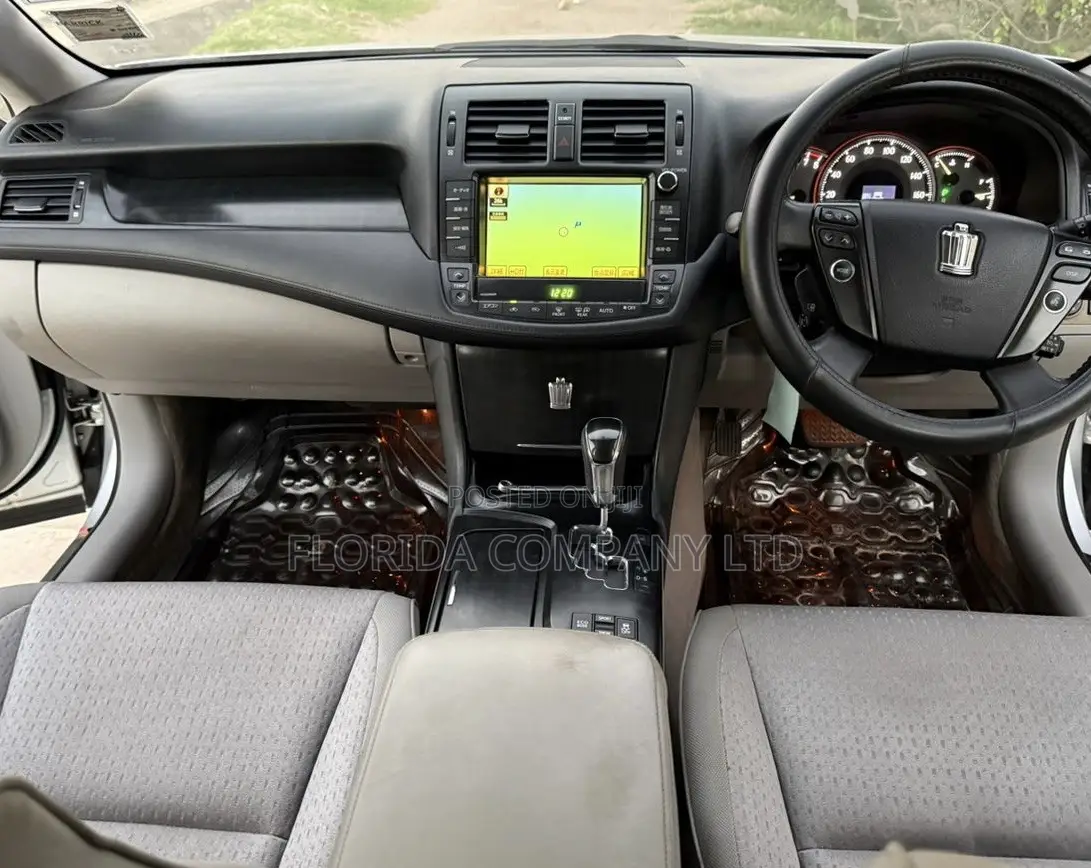 Toyota Crown 2006 White