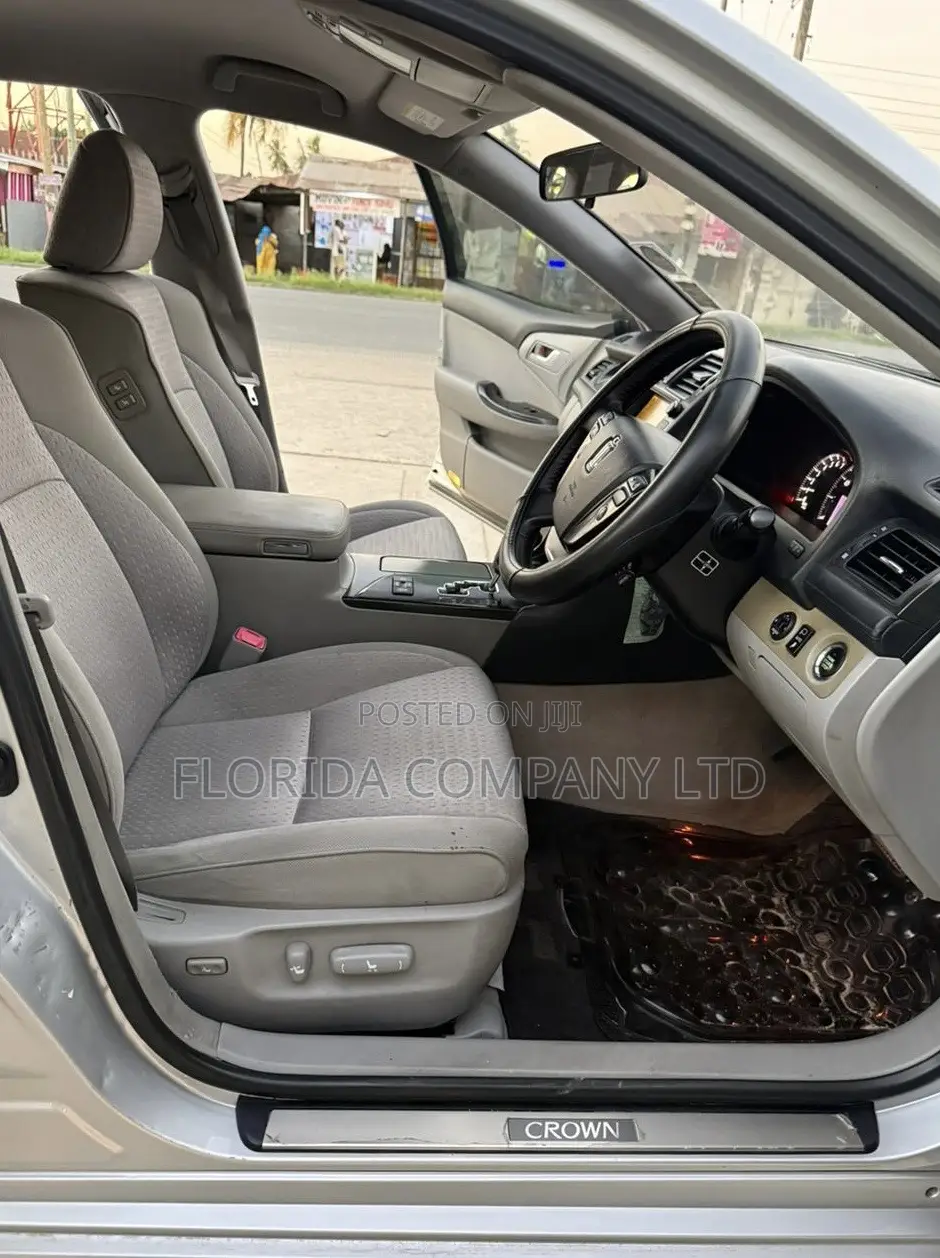 Toyota Crown 2006 White