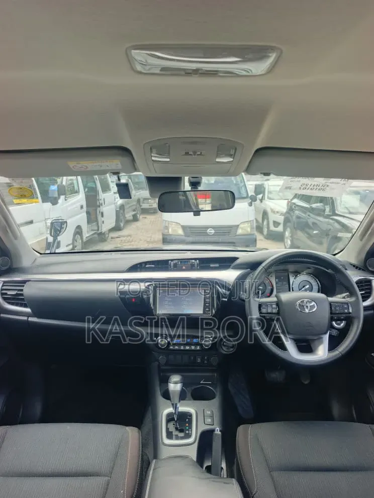 Toyota Hilux 2024 Purple