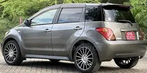 Toyota IST 2005