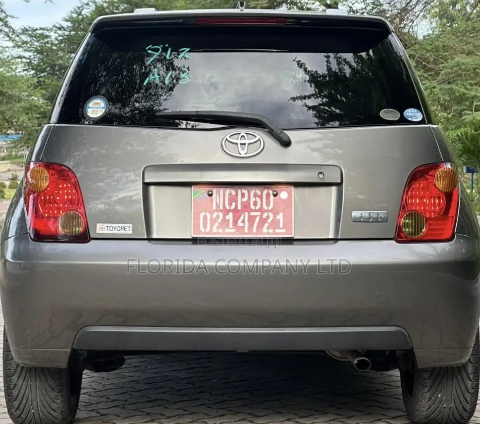 Toyota IST 2005
