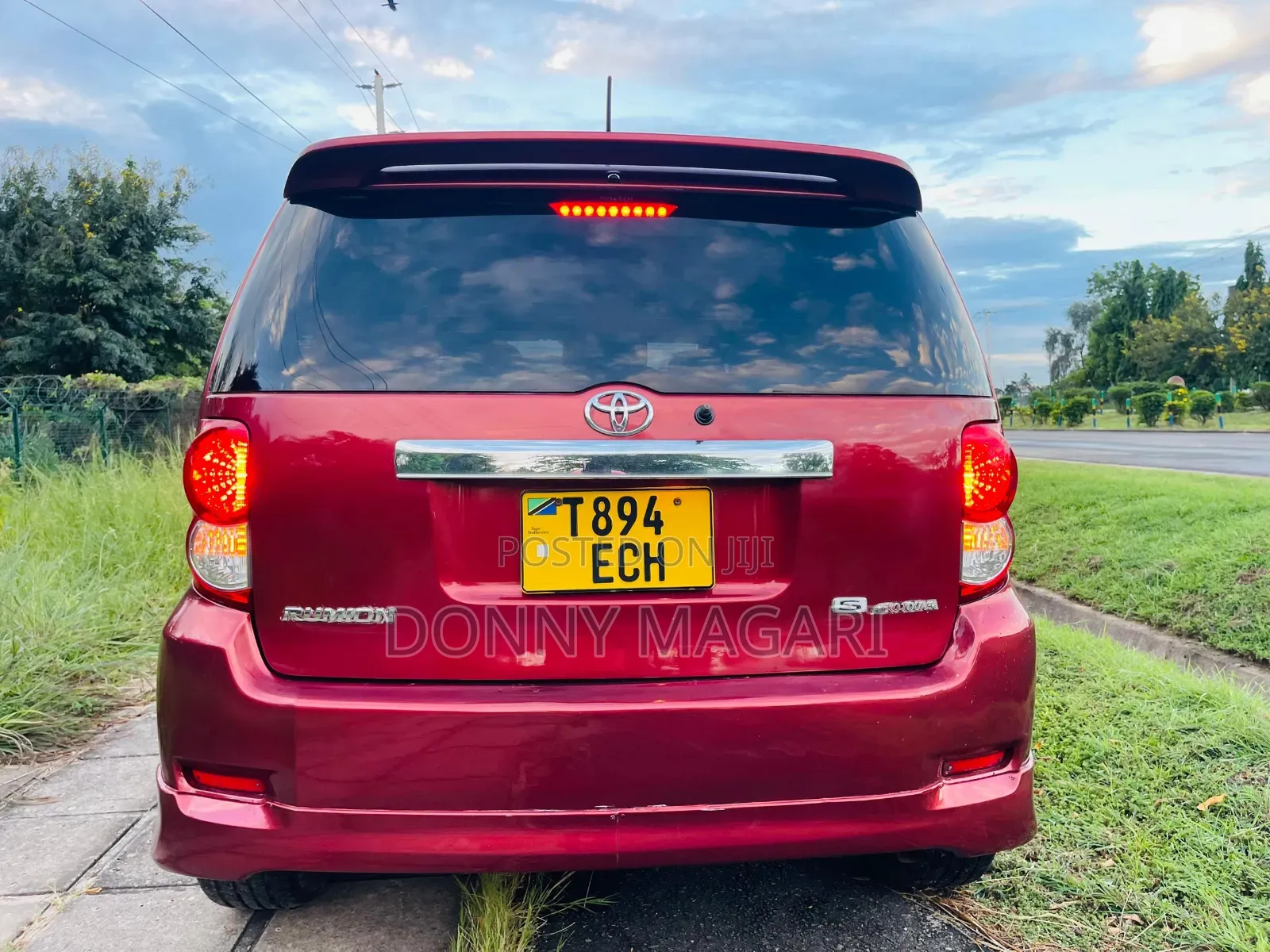 Toyota Corolla Rumion 2008 Red