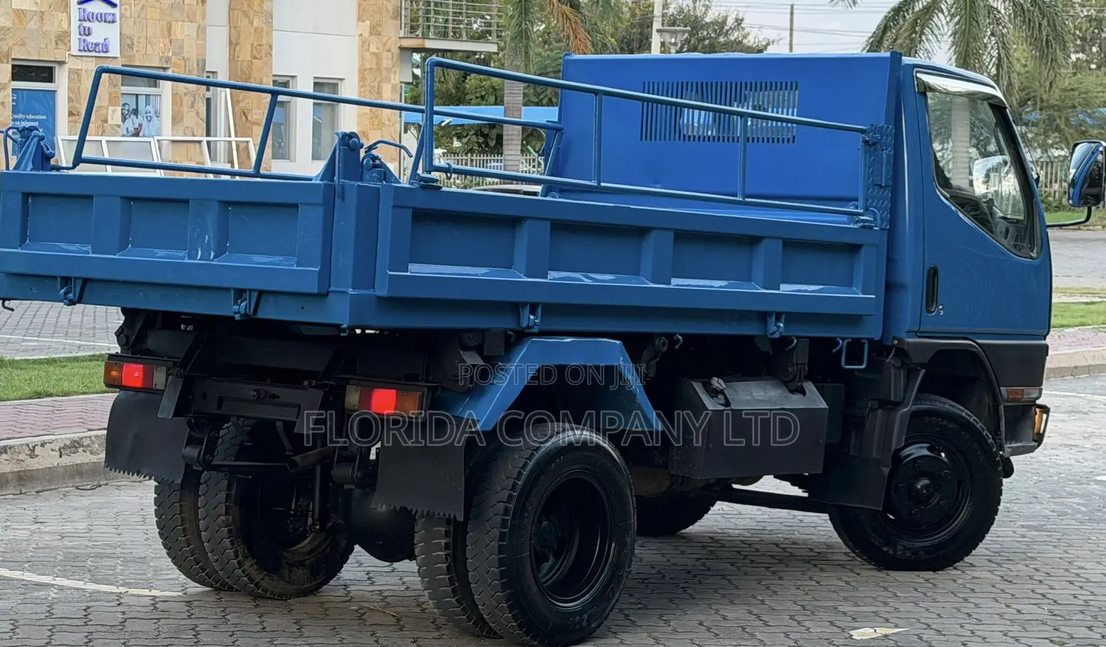 Mitsubishi 1999 Blue