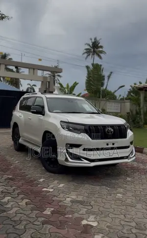 Toyota Land Cruiser Prado 2023 White