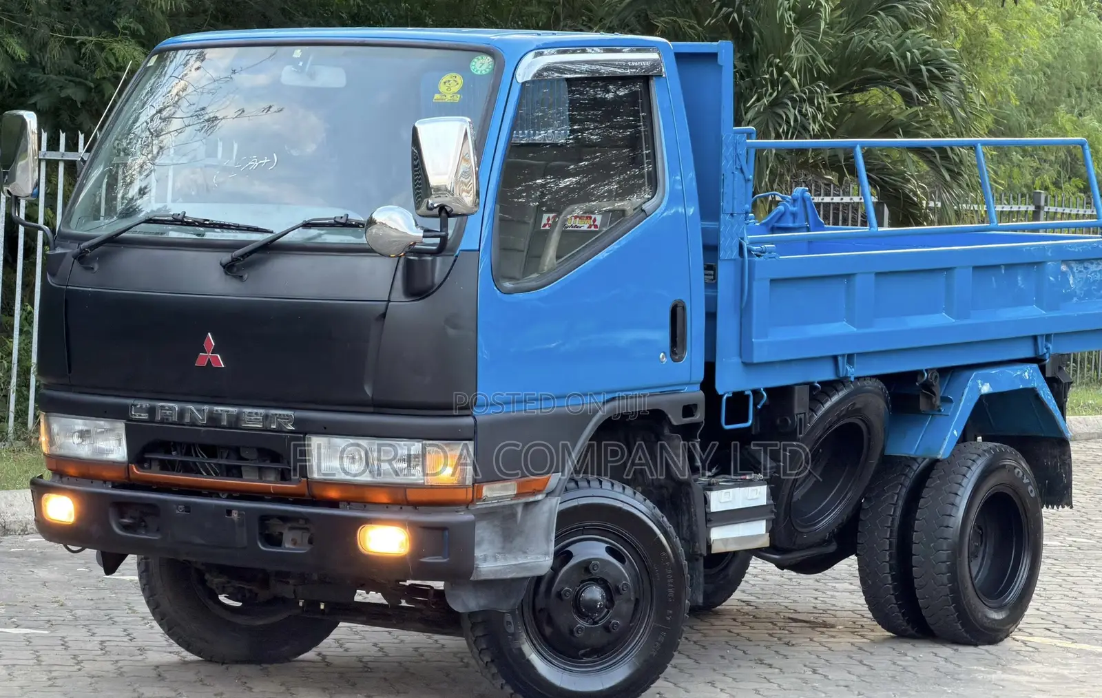 Mitsubishi 1999 Blue