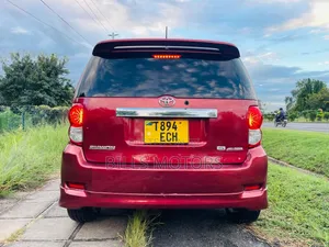 Toyota Corolla Rumion 2008 Red