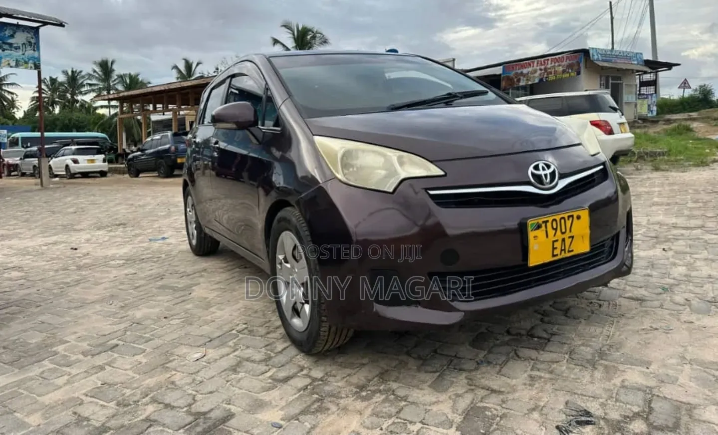 Toyota Ractis 2012 Maroon