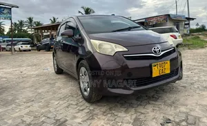 Toyota Ractis 2012 Maroon