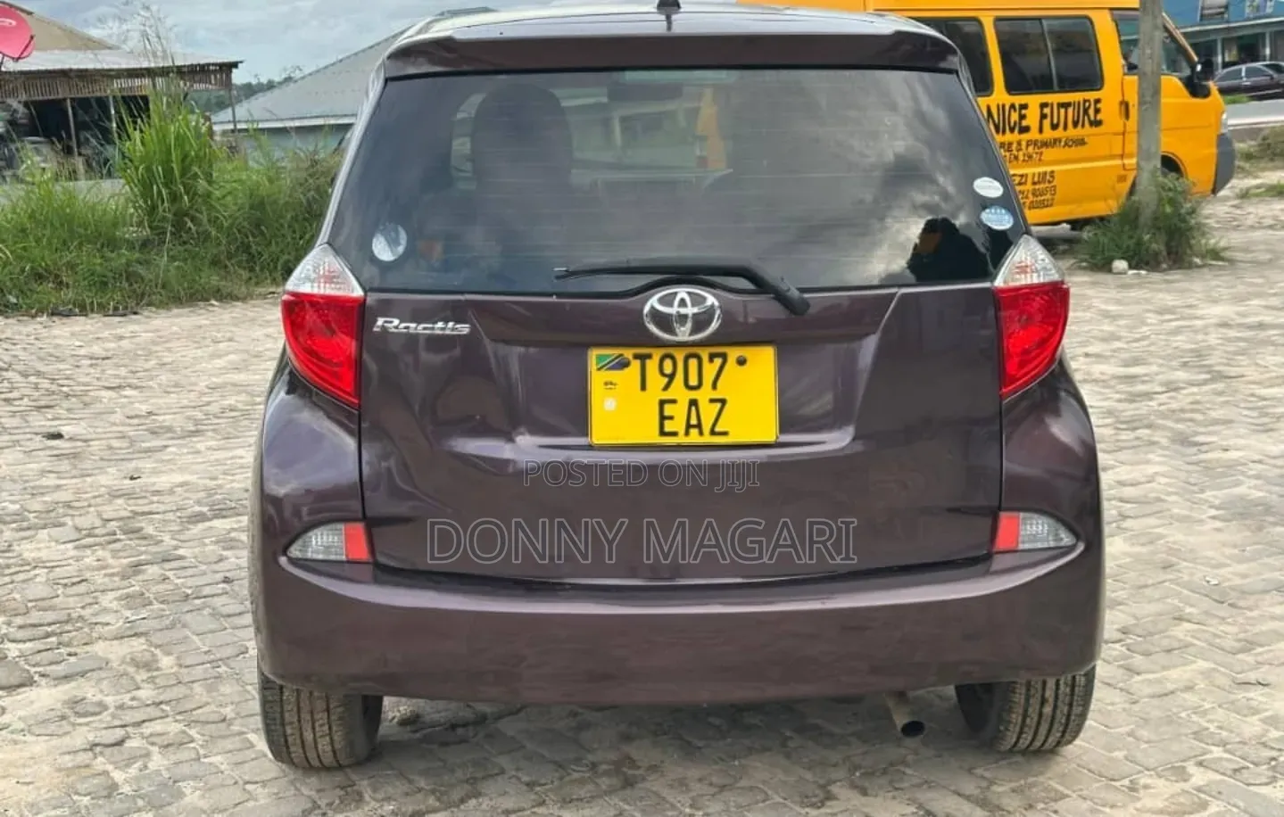 Toyota Ractis 2012 Maroon