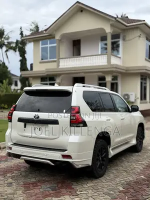 Toyota Land Cruiser Prado 2023 White