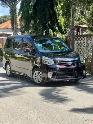 Toyota Noah 2012