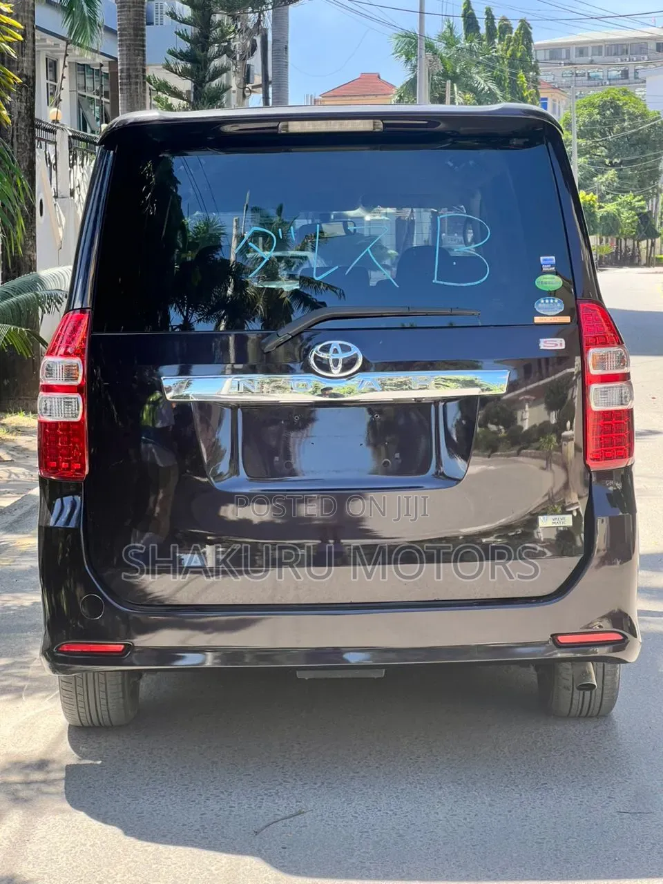 Toyota Noah 2012