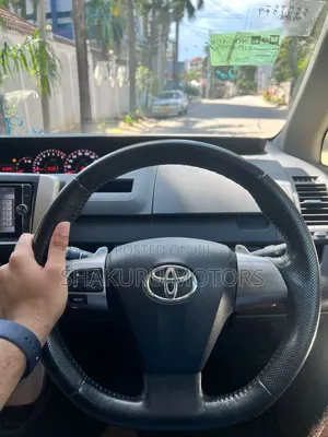Toyota Noah 2012