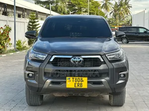 New Toyota Hilux 2023 Gray
