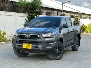 New Toyota Hilux 2023 Gray