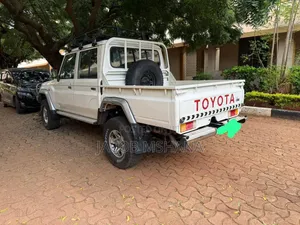 Toyota Land Cruiser 2010 White