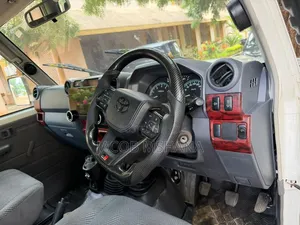 Toyota Land Cruiser 2010 White