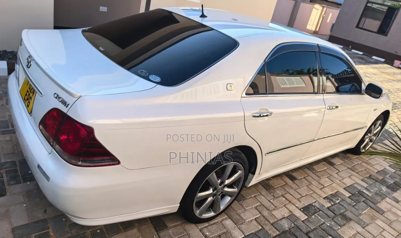 Toyota Crown 2007 White
