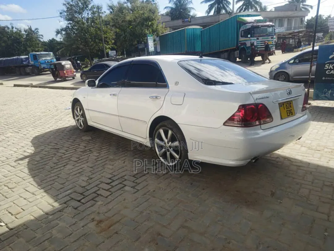 Toyota Crown 2007 White