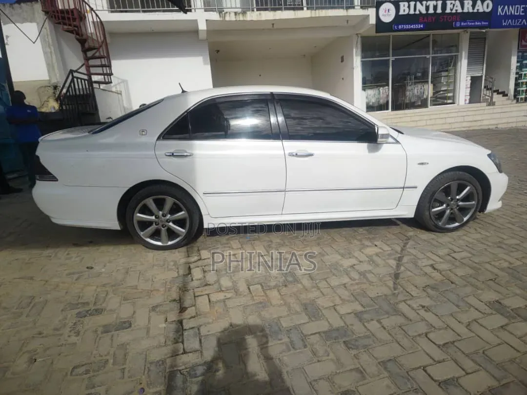 Toyota Crown 2007 White