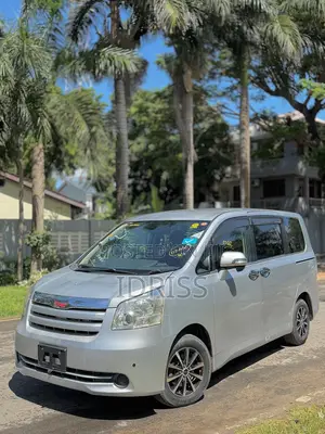 Toyota Noah 2009 Silver