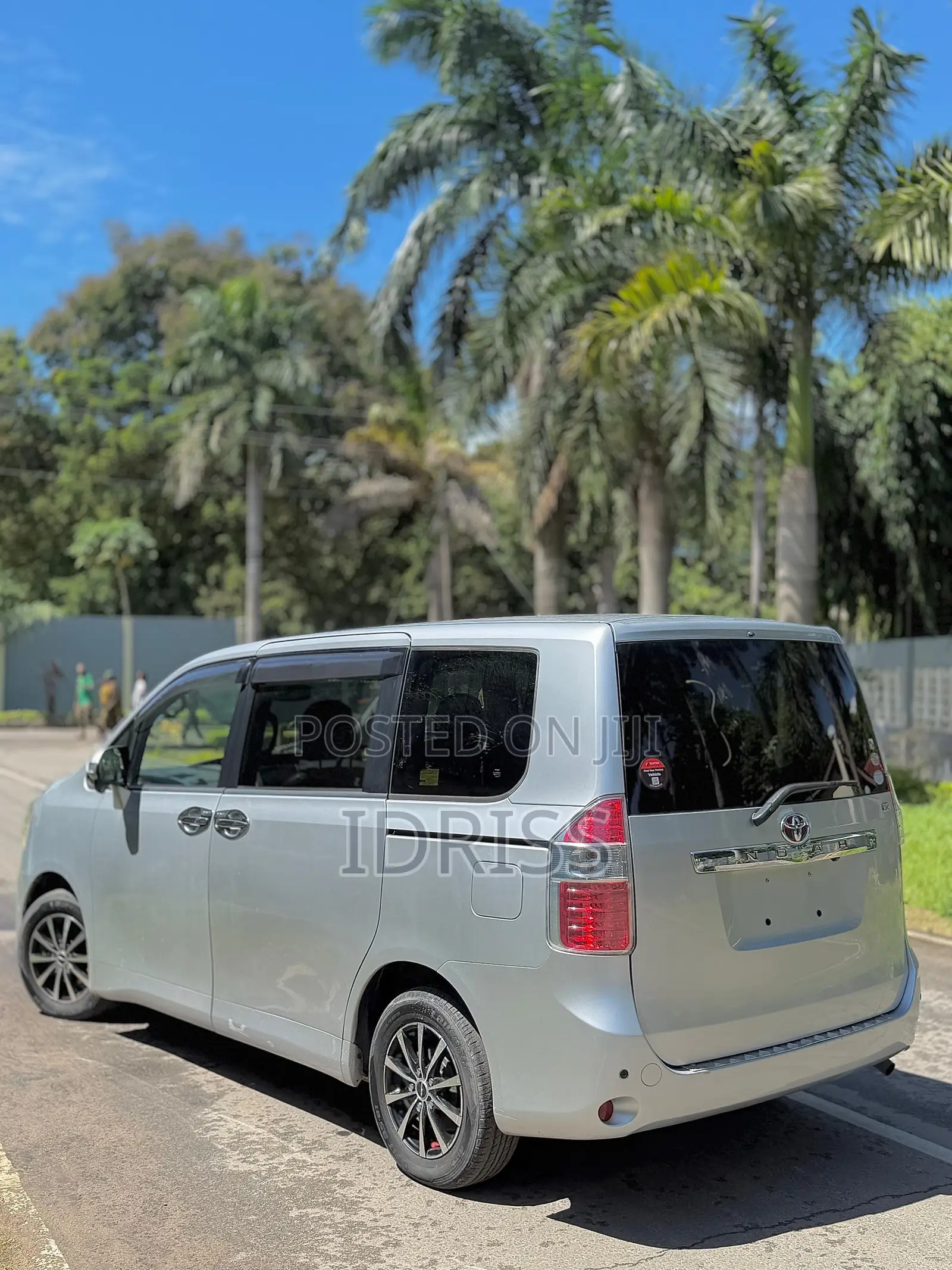 Toyota Noah 2009 Silver