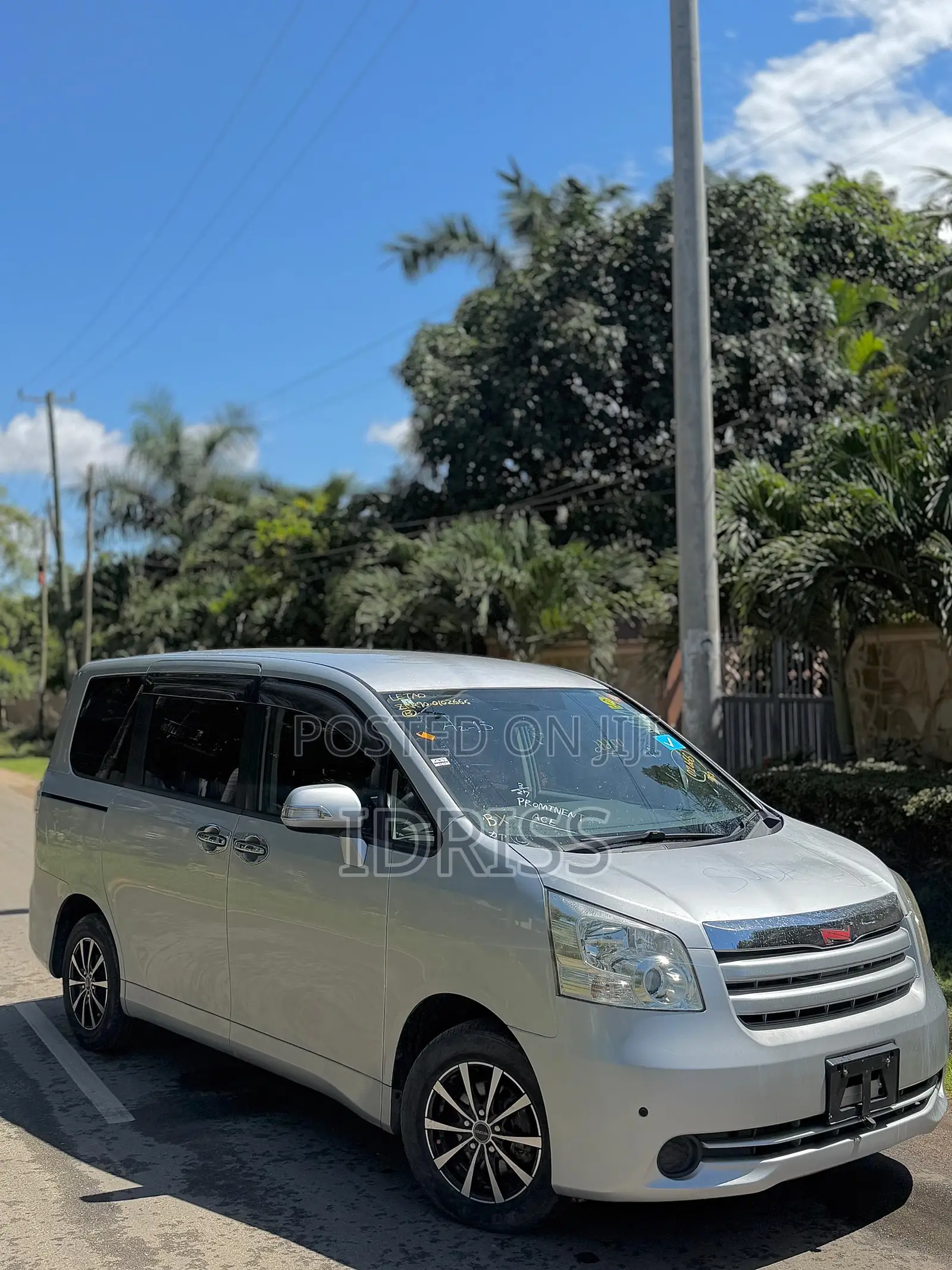 Toyota Noah 2009 Silver