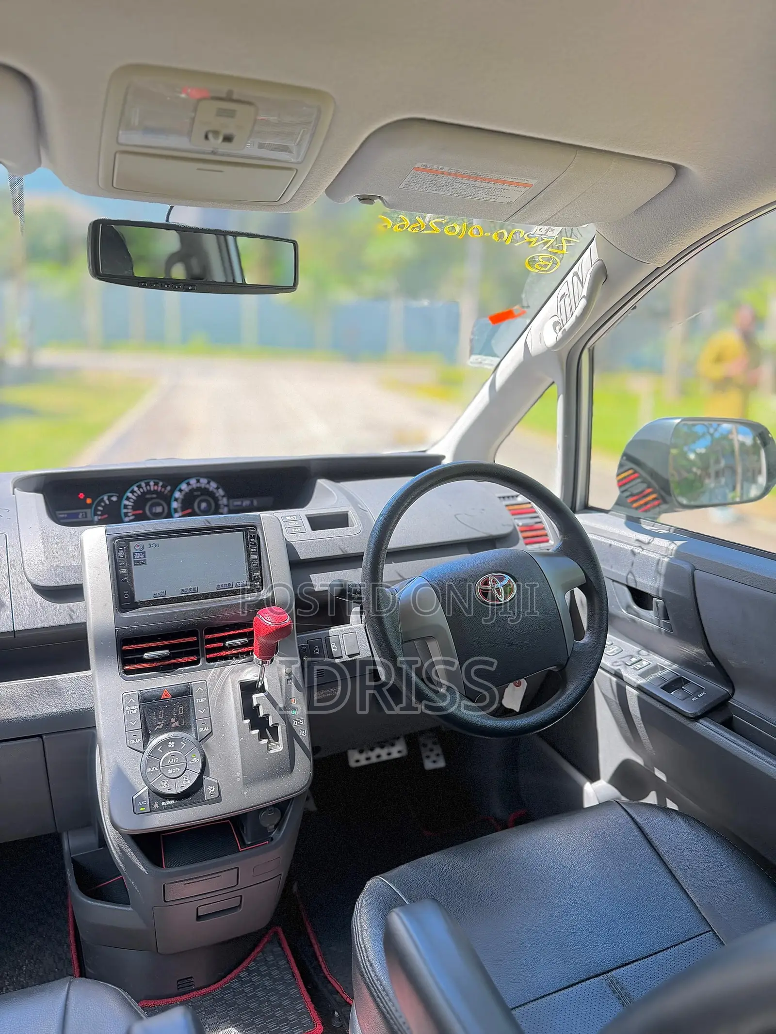 Toyota Noah 2009 Silver