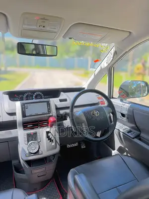 Toyota Noah 2009 Silver