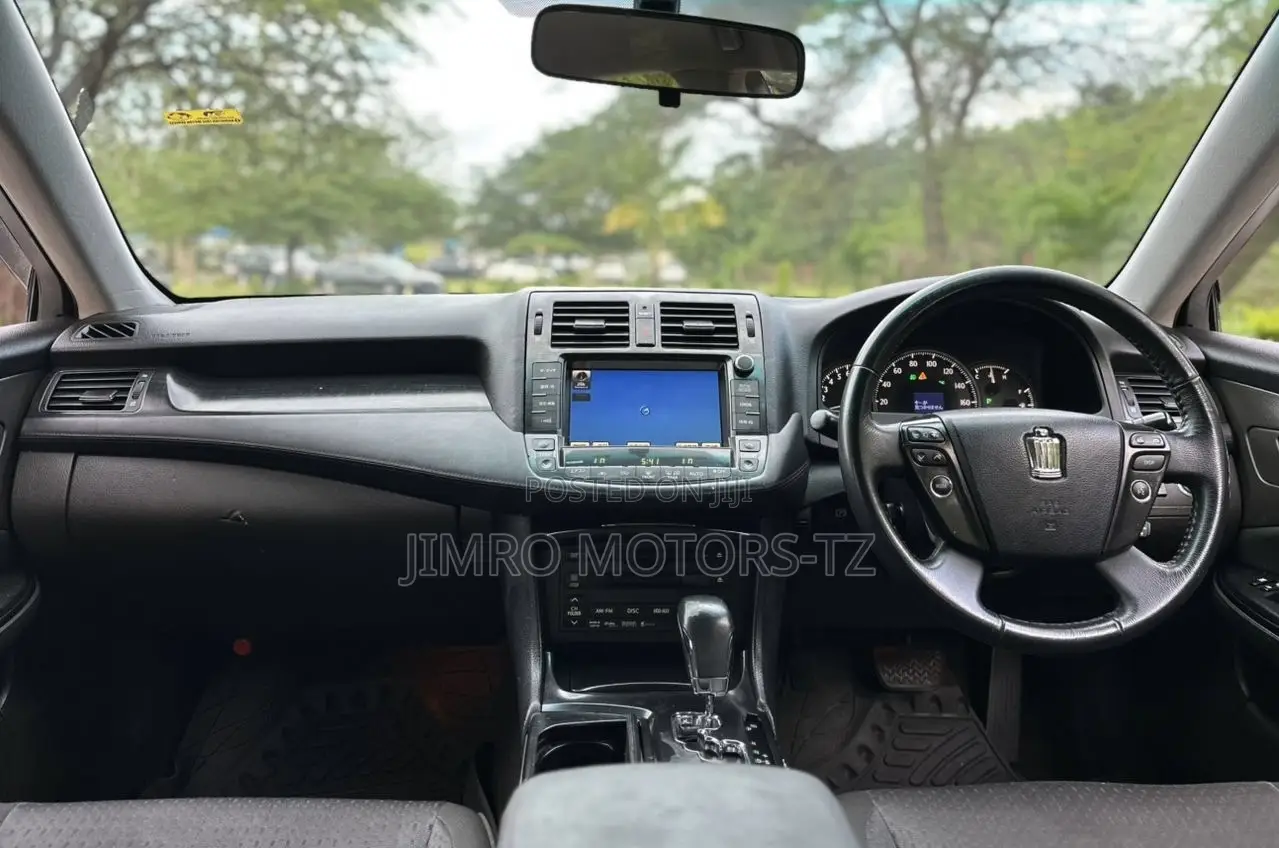 Toyota Crown 2009 White