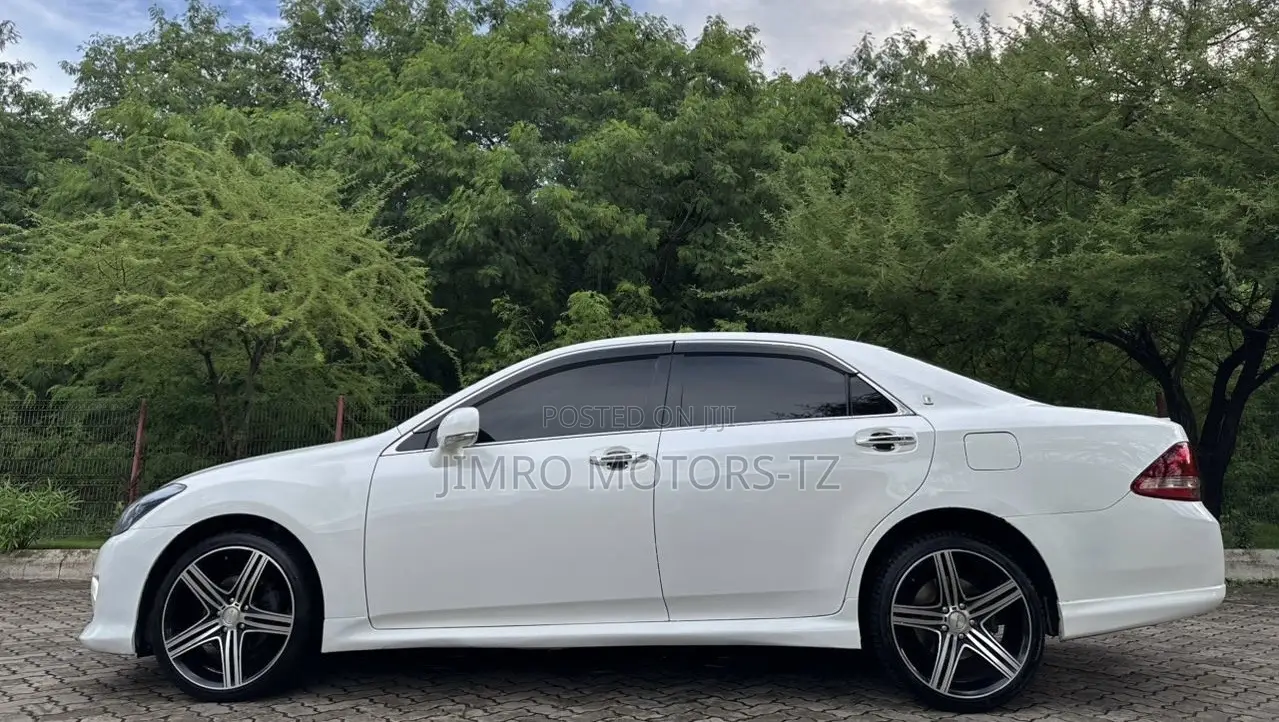 Toyota Crown 2009 White