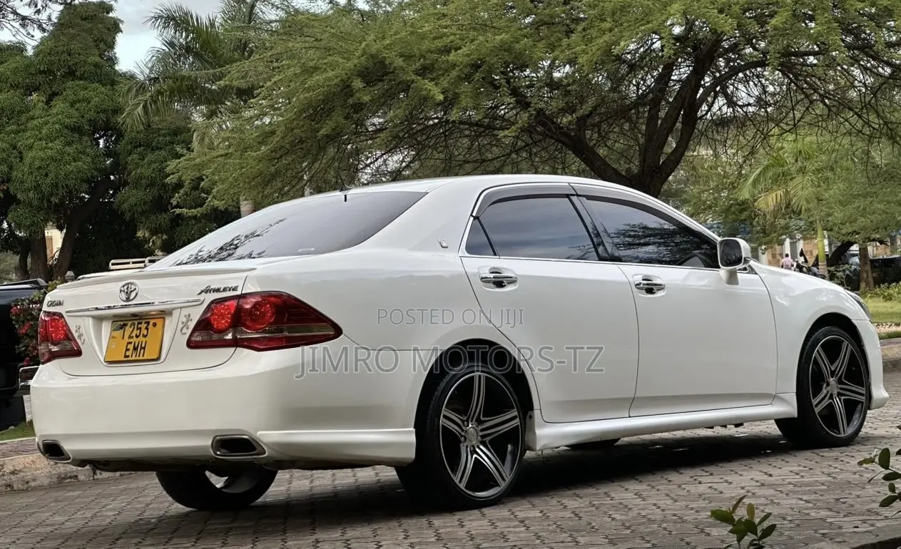 Toyota Crown 2009 White