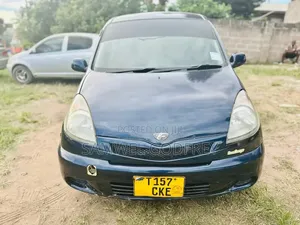 Toyota Fun Cargo 2004 Blue