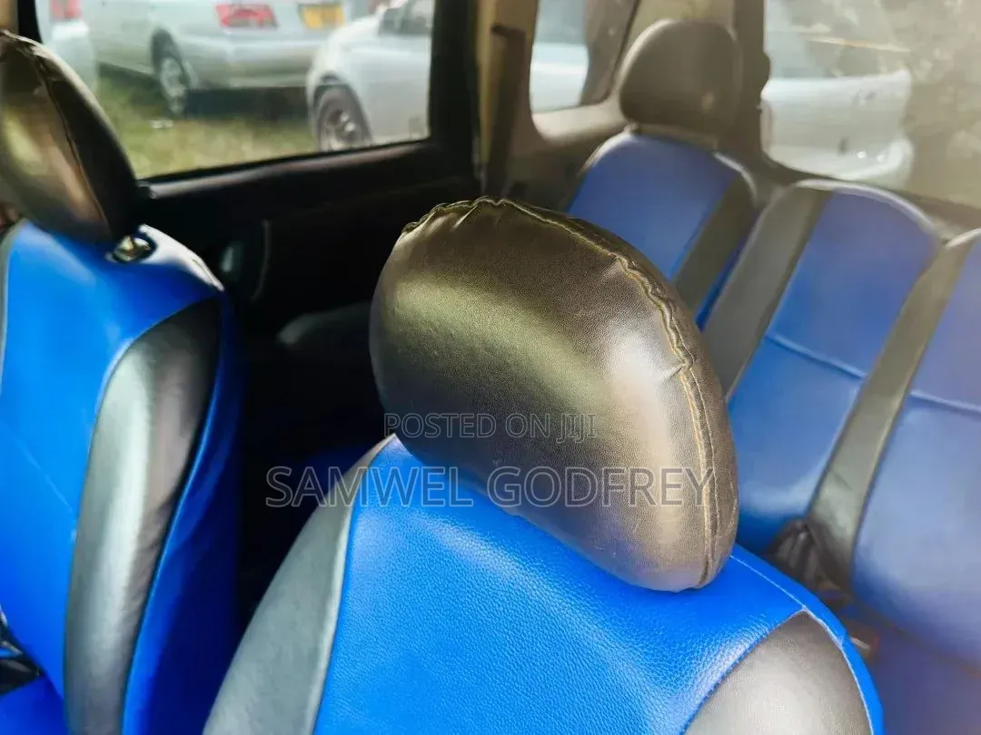 Toyota Fun Cargo 2004 Blue