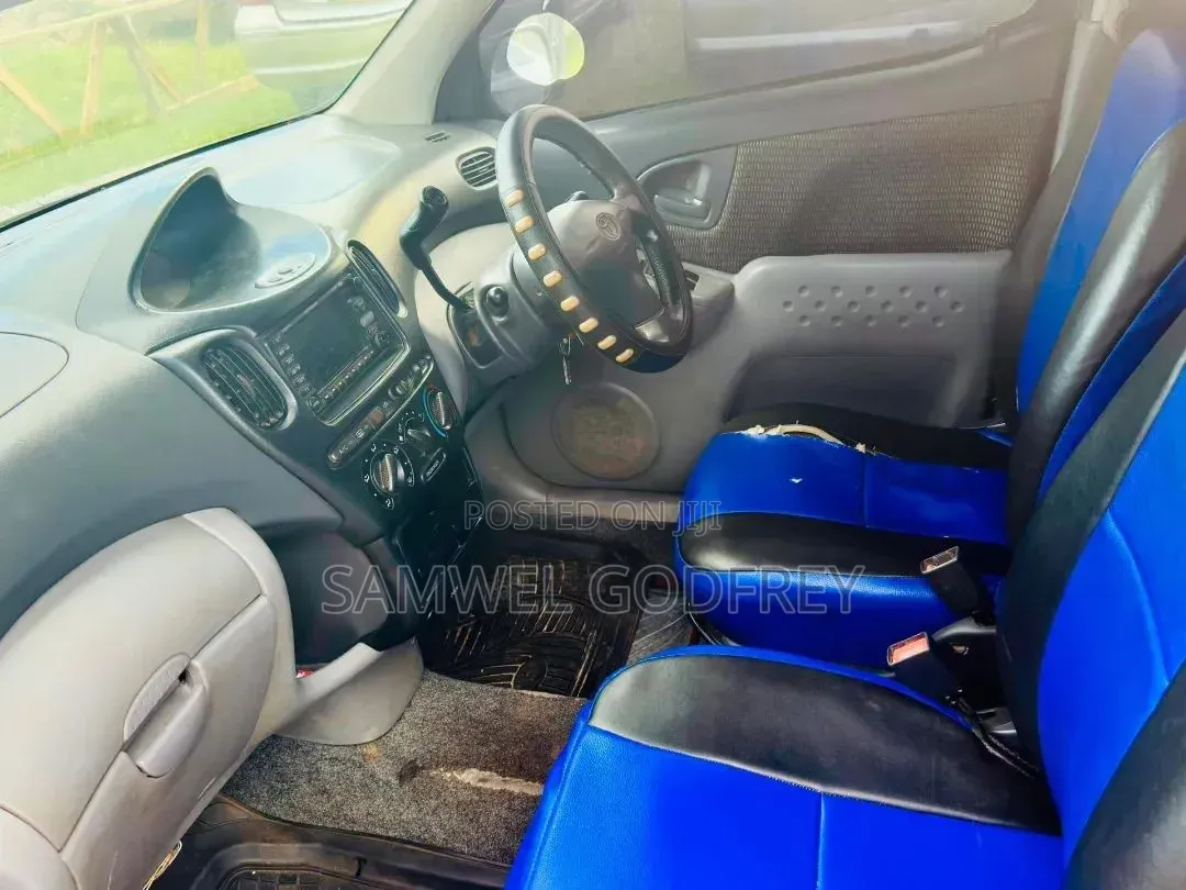 Toyota Fun Cargo 2004 Blue