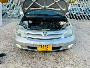 Toyota IST 2008 Silver