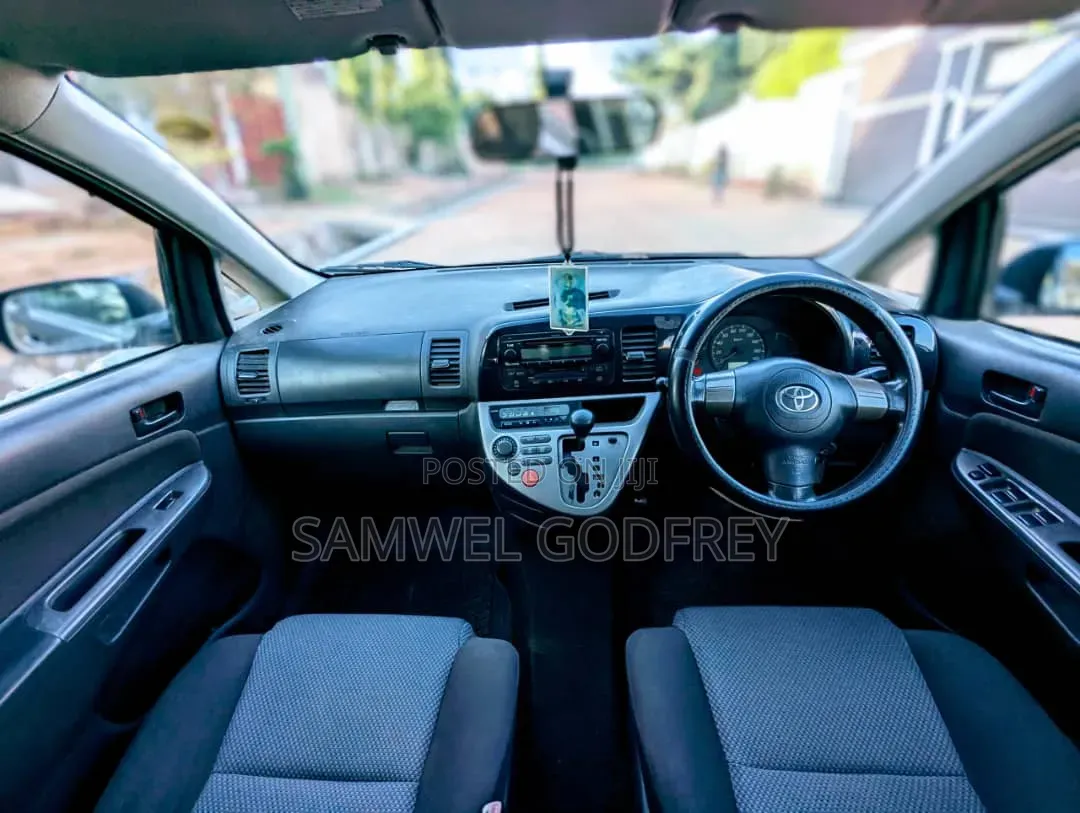 Toyota Wish 2006 Gray
