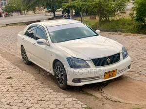 Toyota Crown 2006 White