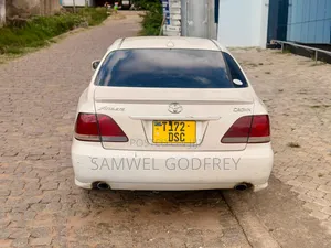 Toyota Crown 2006 White