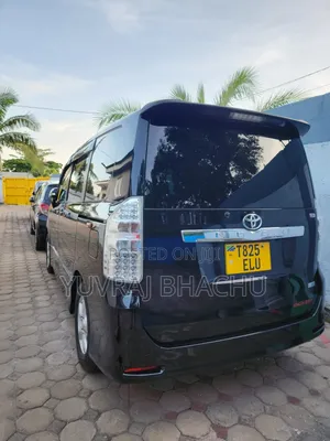 Toyota Noah 2010 Black