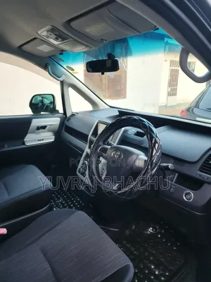 Toyota Noah 2010 Black