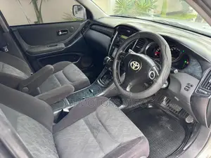 Toyota Kluger 2004 Silver