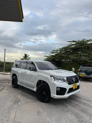 Toyota Land Cruiser Prado 2010 White