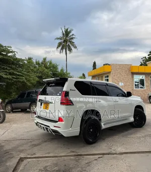Toyota Land Cruiser Prado 2010 White