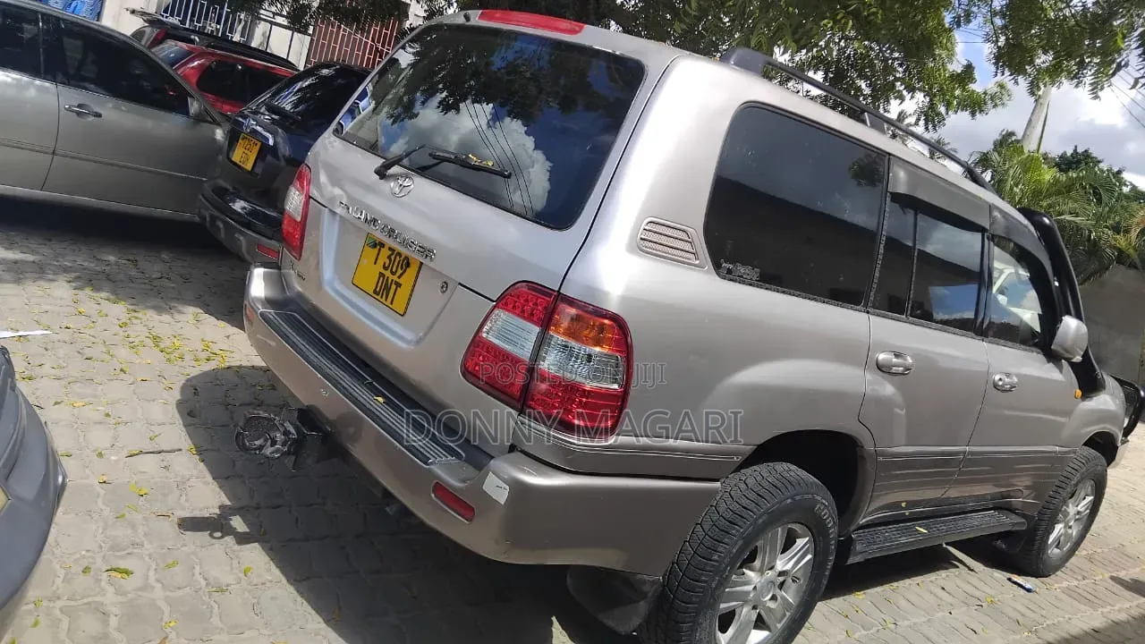 Toyota Land Cruiser 2010 Gray