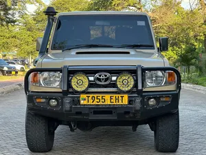 Toyota Land Cruiser 2017 Beige